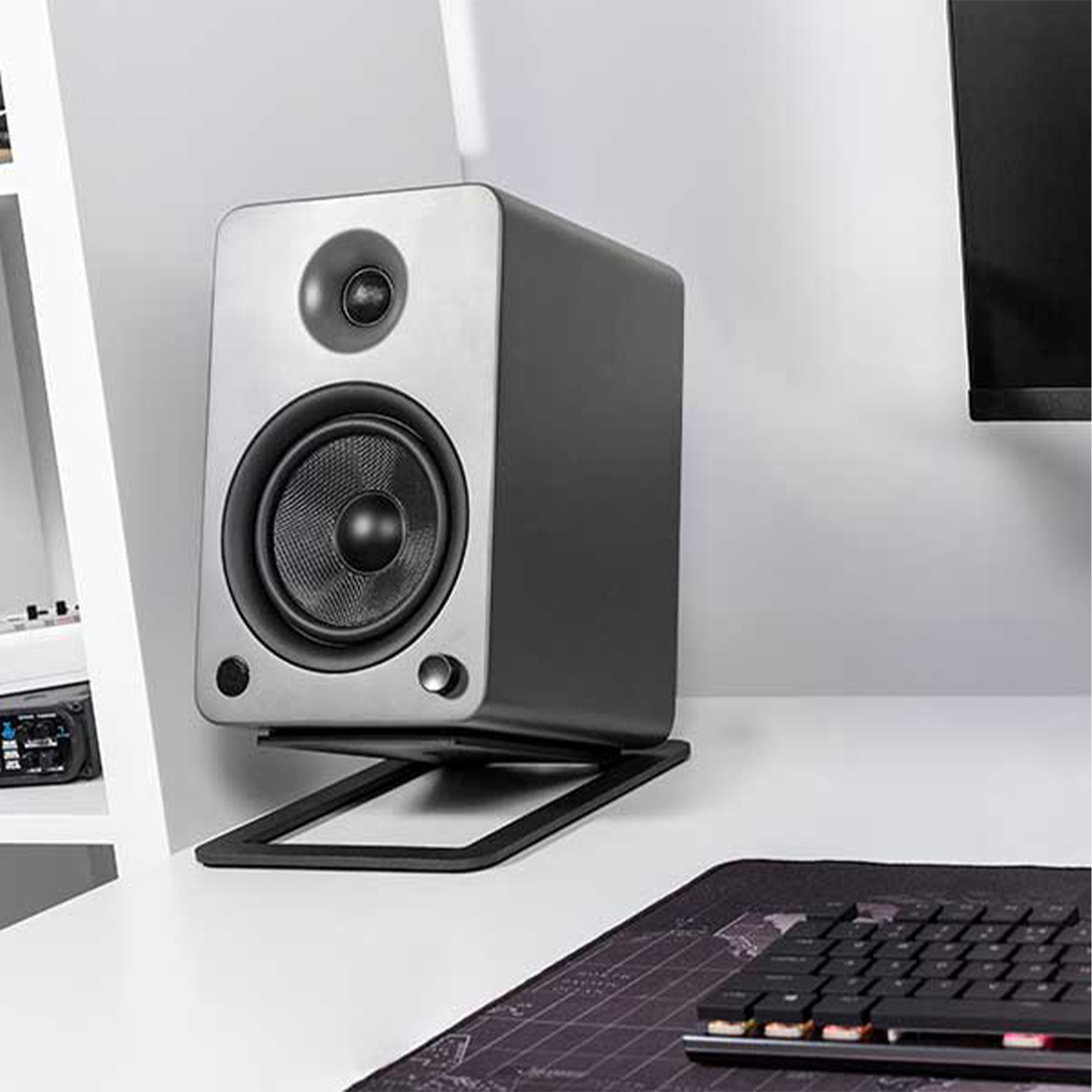 Kanto YU6 Powered Bookshelf Speakers with Built-In Bluetooth - Pair - Picture 16 of 28