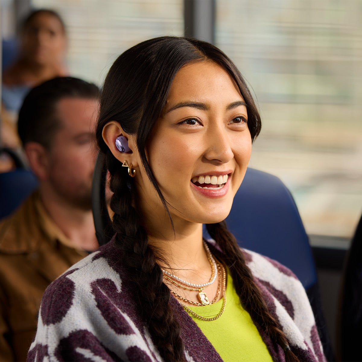 JBL Live Buds 3 Noise-Cancelling Earbuds with Smart Case - Picture 22 of 40