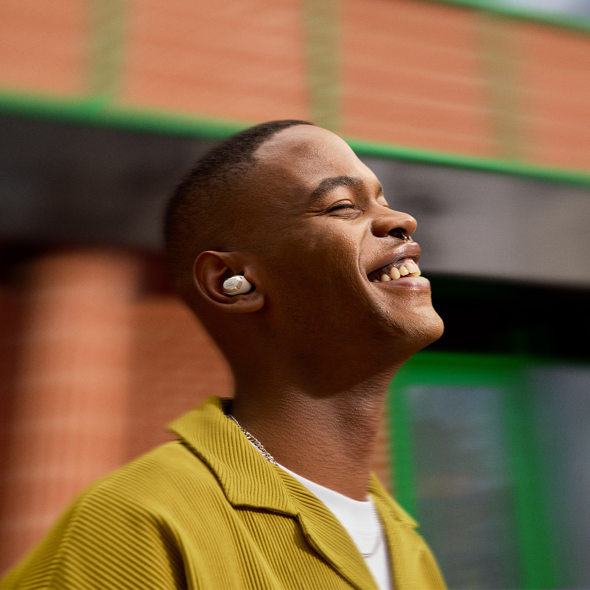 JBL Live Buds 3 Noise-Cancelling Earbuds with Smart Case - Picture 34 of 40